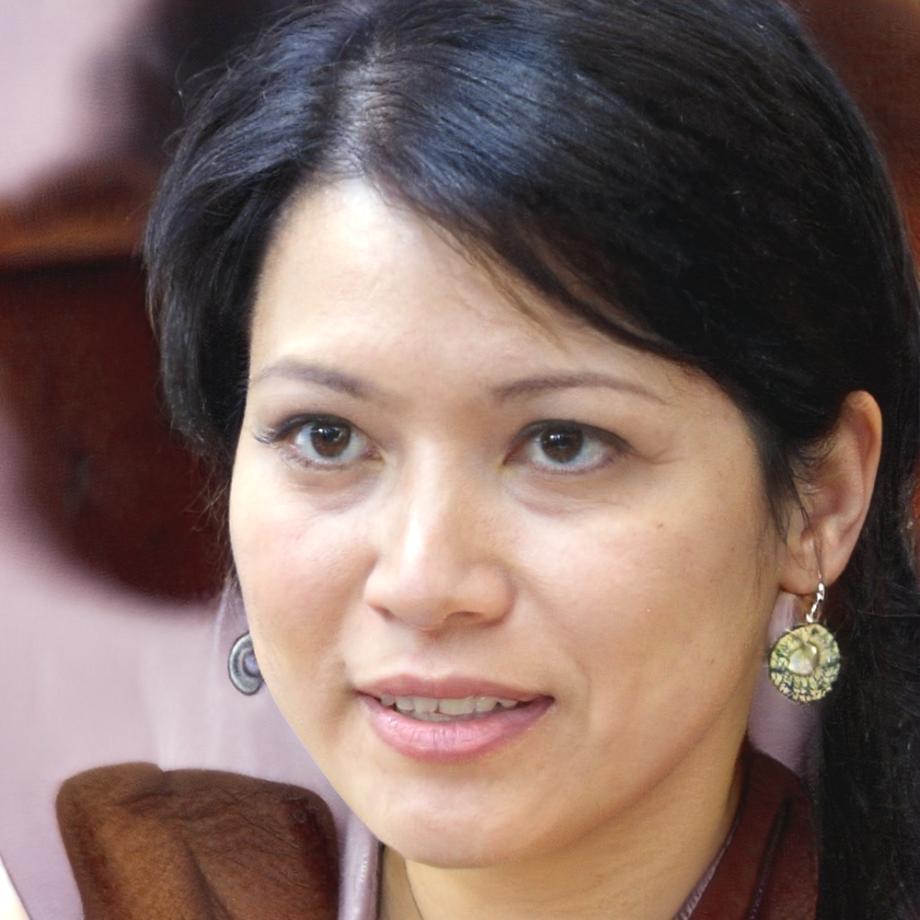 Marie-Claire Dubois, Experte en Finance Corporative